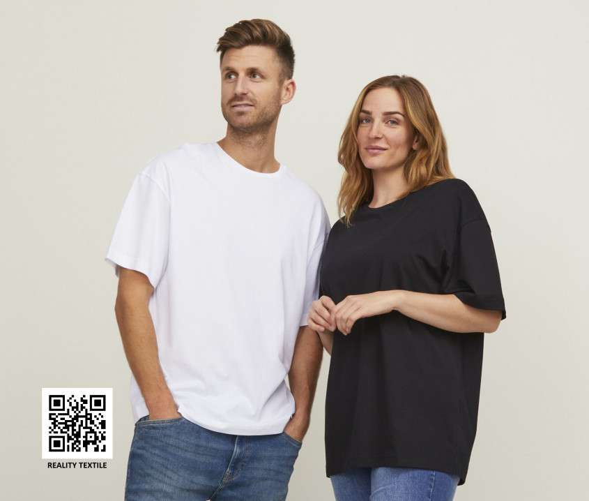 Jack & Jones Classic Unisex Oversized T-Shirt in white and black, worn by male and female models.